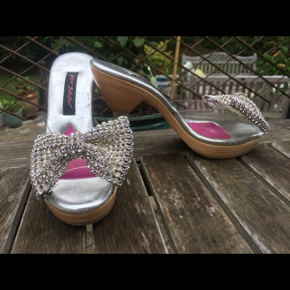 Betsey Johnson Karie Polly Bow Heel